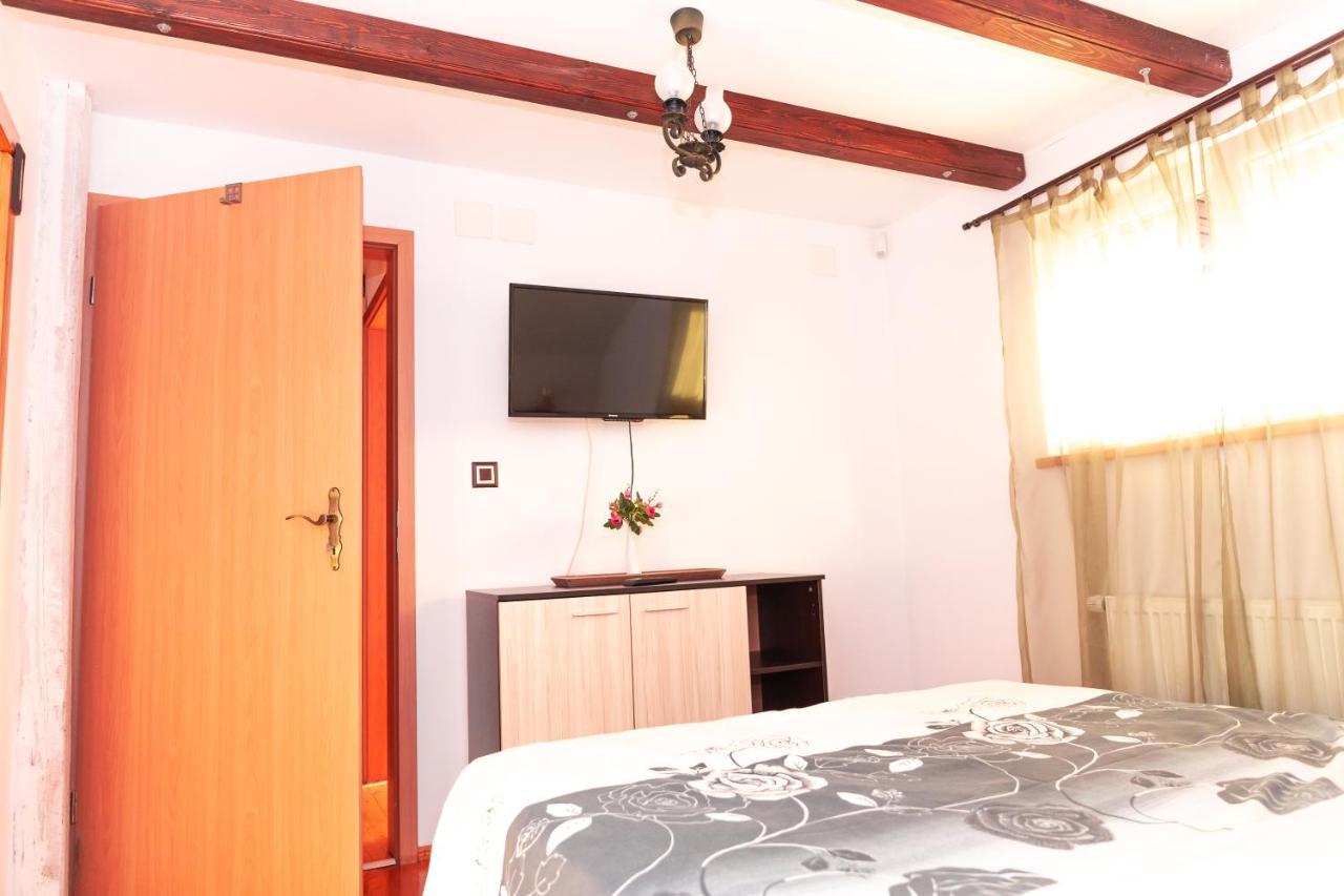 Hotel Casa Ursului Bujoreni Esterno foto