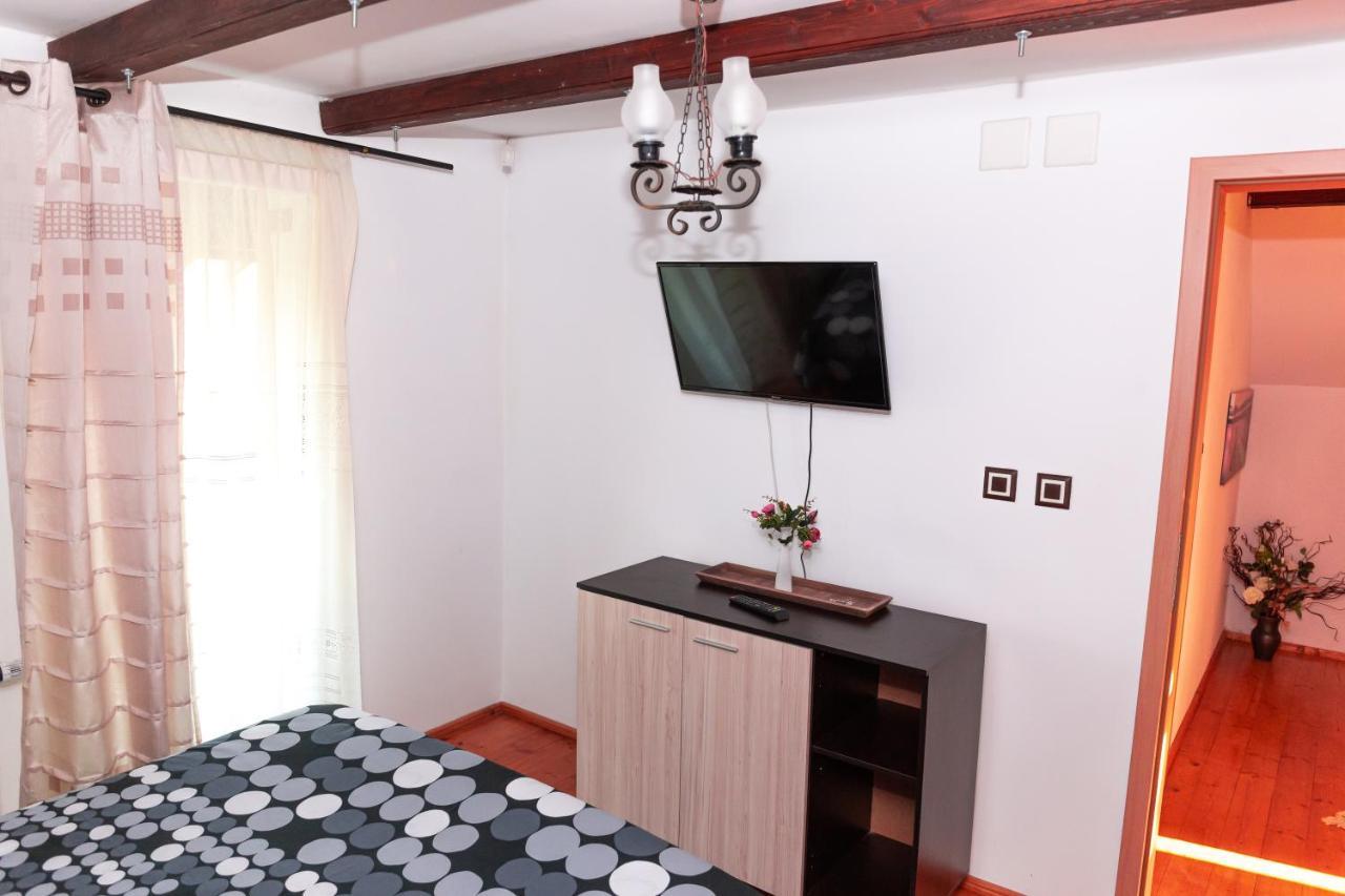 Hotel Casa Ursului Bujoreni Esterno foto