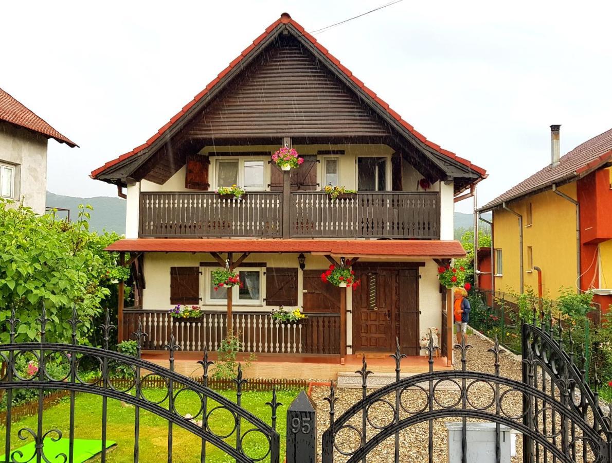 Hotel Casa Ursului Bujoreni Esterno foto
