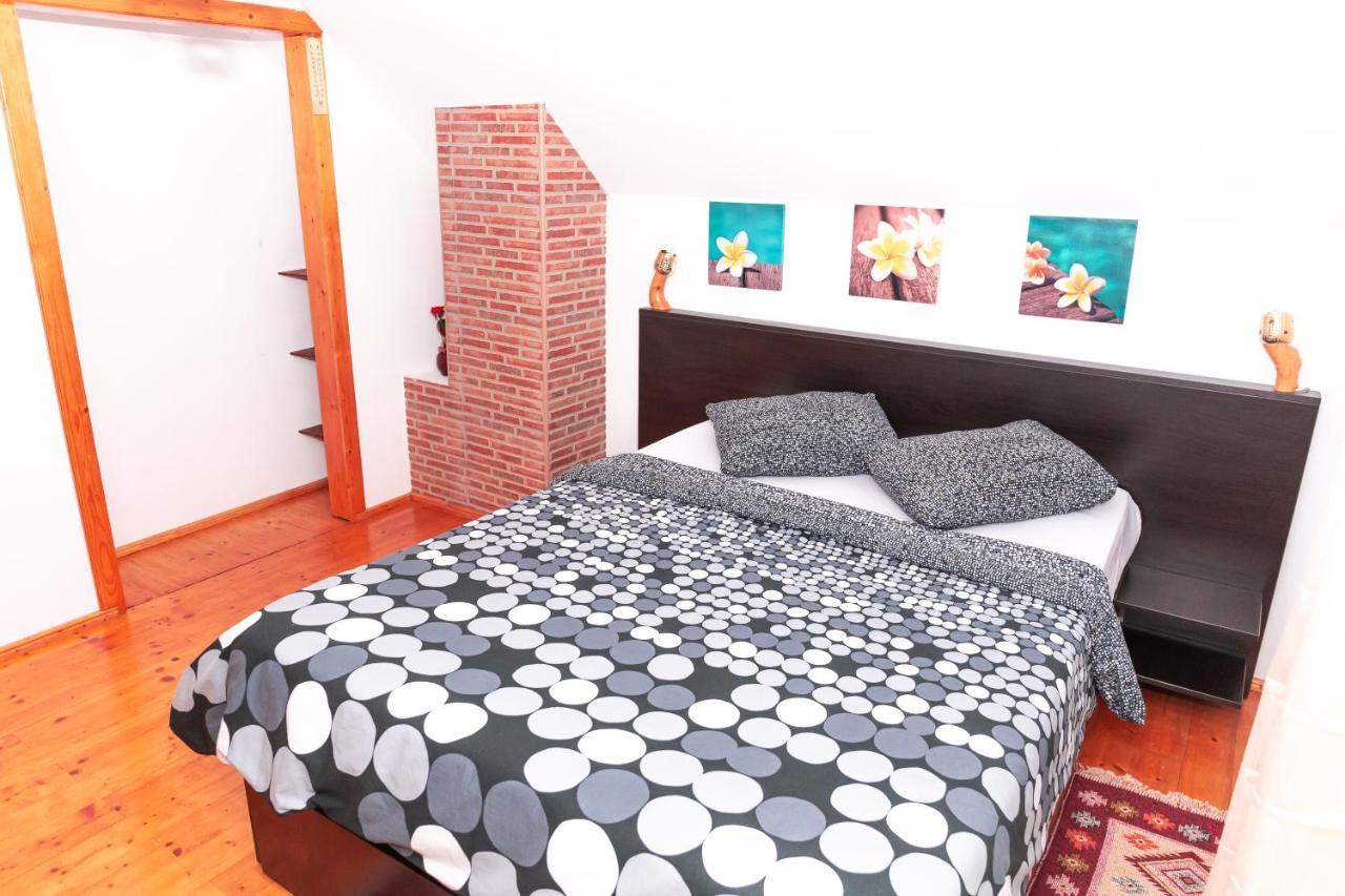 Hotel Casa Ursului Bujoreni Esterno foto